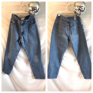 Levi’s Women’s 550 Relaxed Fit High Waist Mom Jean